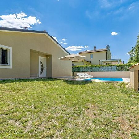 Holiday House Mir Kanfanar Exterior photo