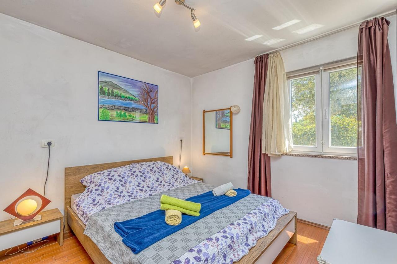 Holiday House Mir Kanfanar Exterior photo