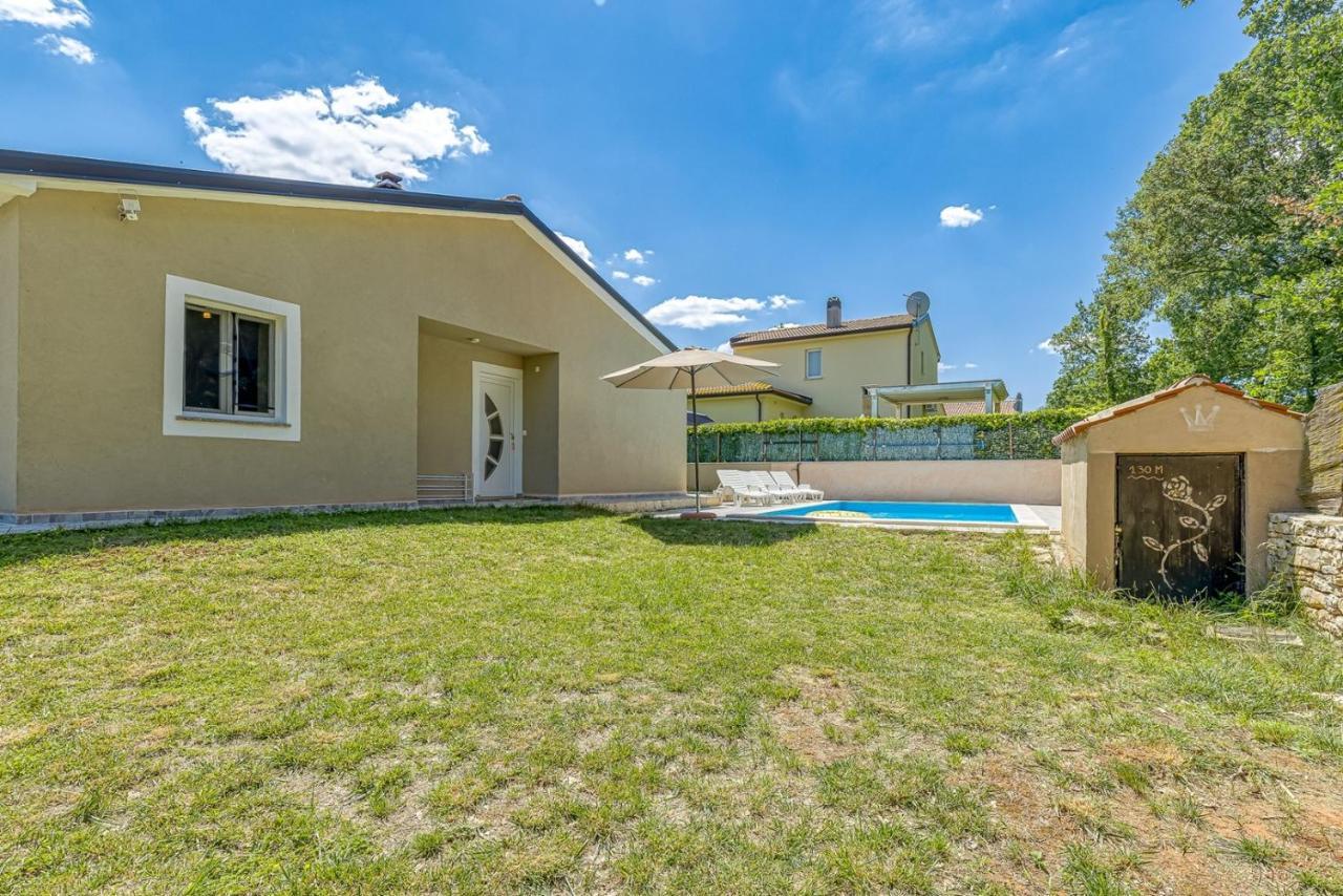 Holiday House Mir Kanfanar Exterior photo