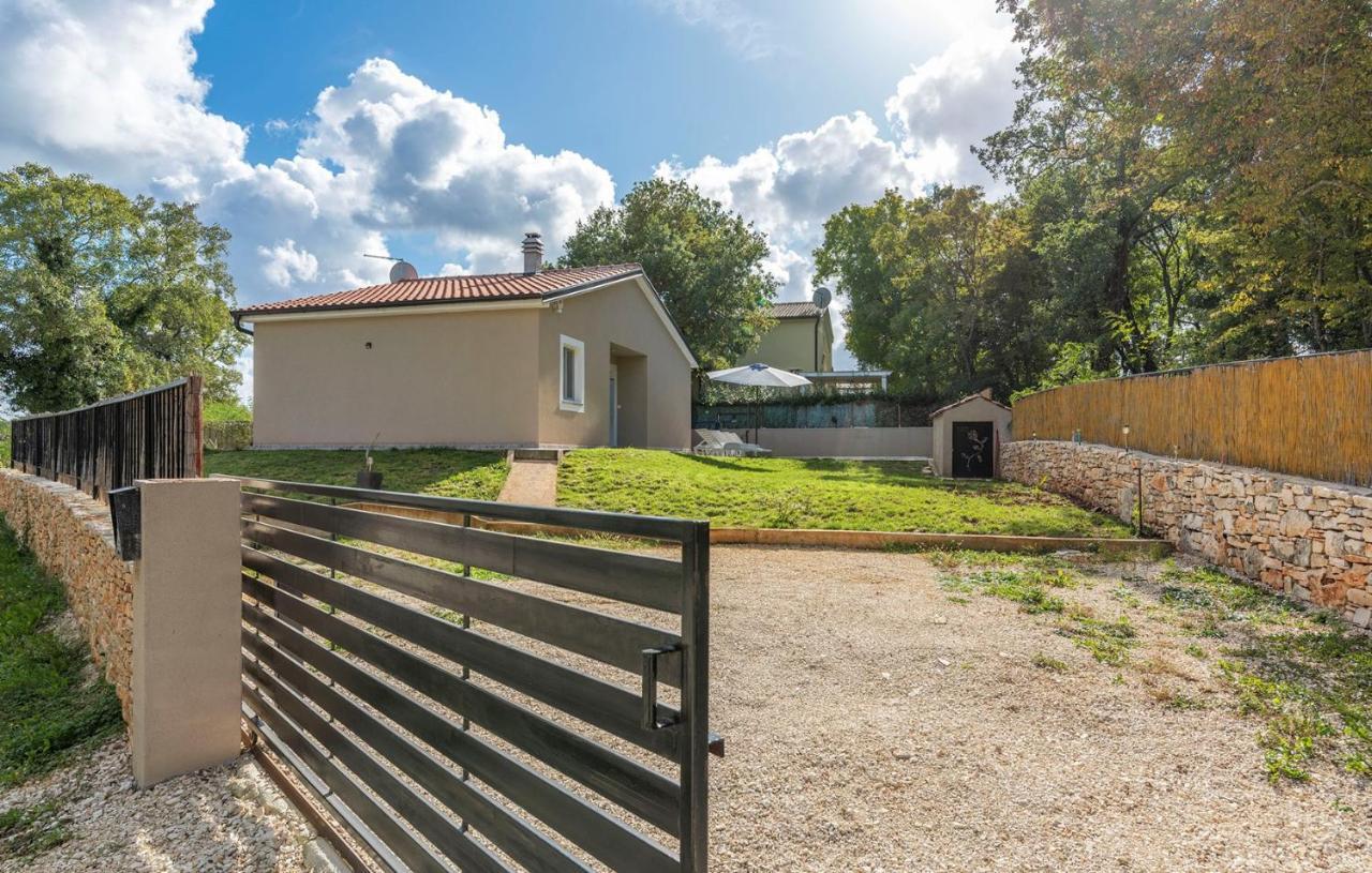 Holiday House Mir Kanfanar Exterior photo